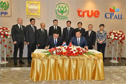 Chen Run’er met with Thai Deputy Prime Minister SomkidJatusripitak and witnessed the signing between HNCA and CP Group，Thai Smile Airways and Nok Airlines